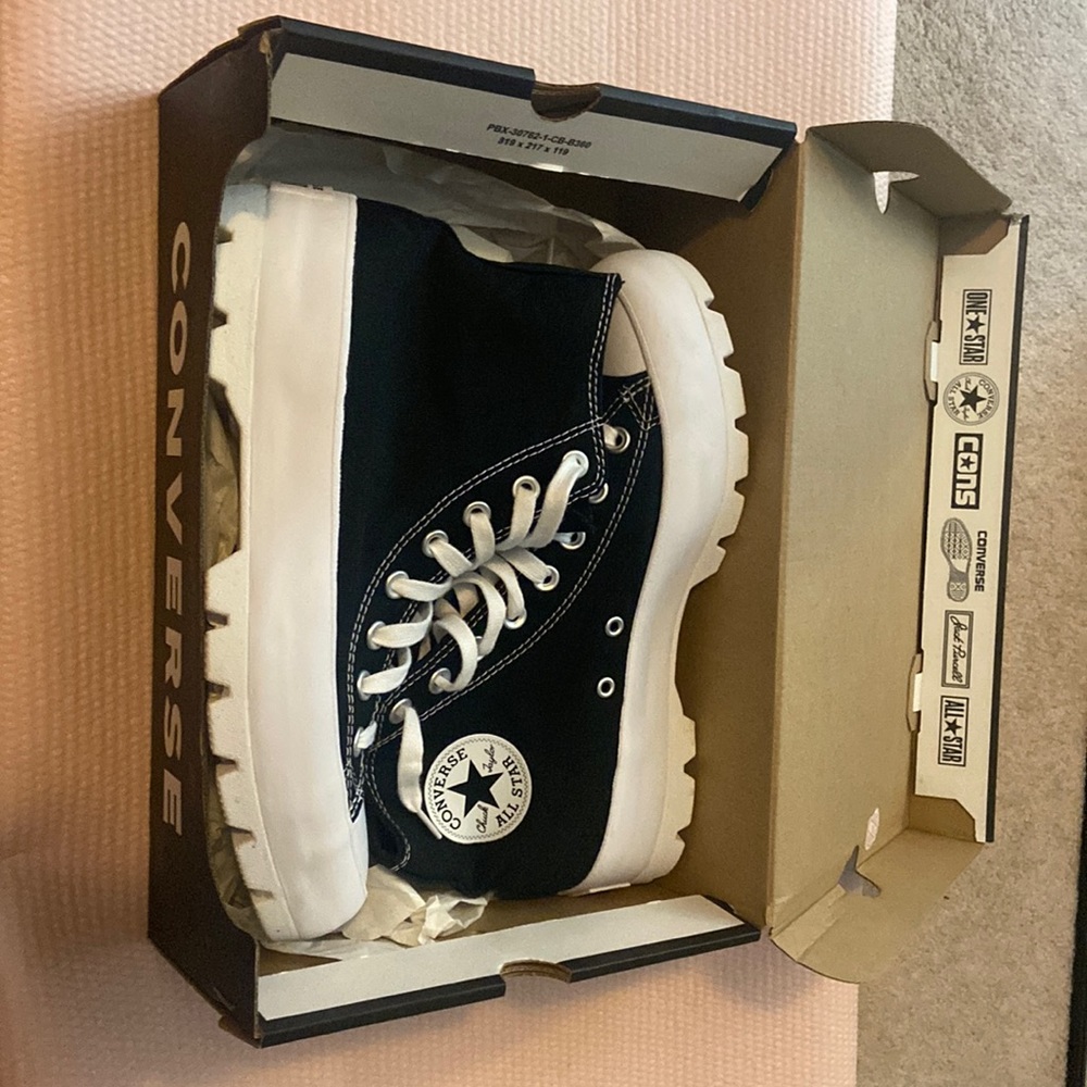LIKE NEW CONVERSE HI HIGHT TOP LUGGED SNEAKERS BLACK CHUCK TAYLORS